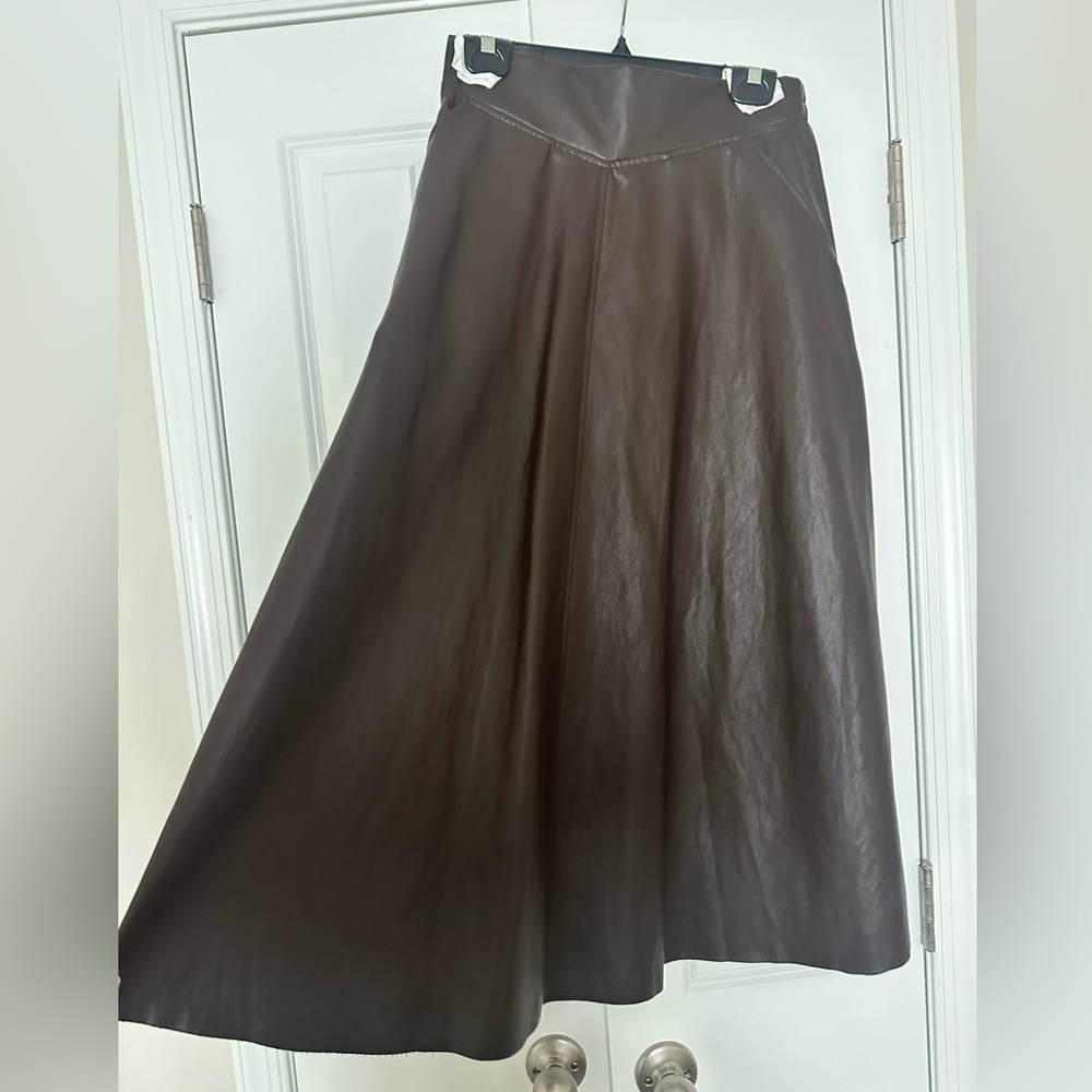 BNWT Mignon Doo brown faux leather skirt. Size M
